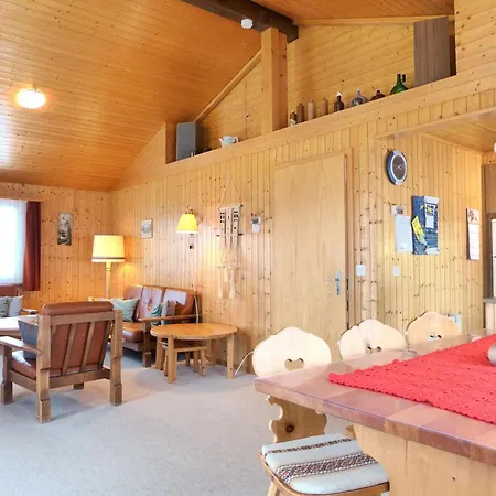 Larix By Interhome 木屋